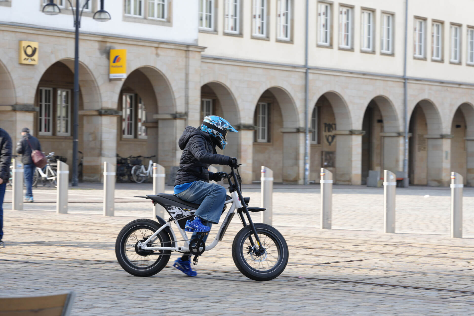Vélo électrique de style cyclomoteur haut de gamme