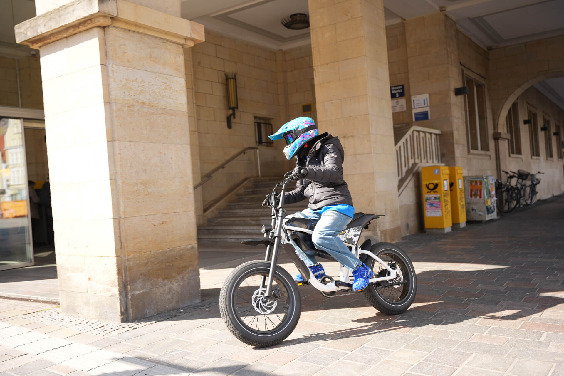 Vélo électrique de style cyclomoteur haut de gamme