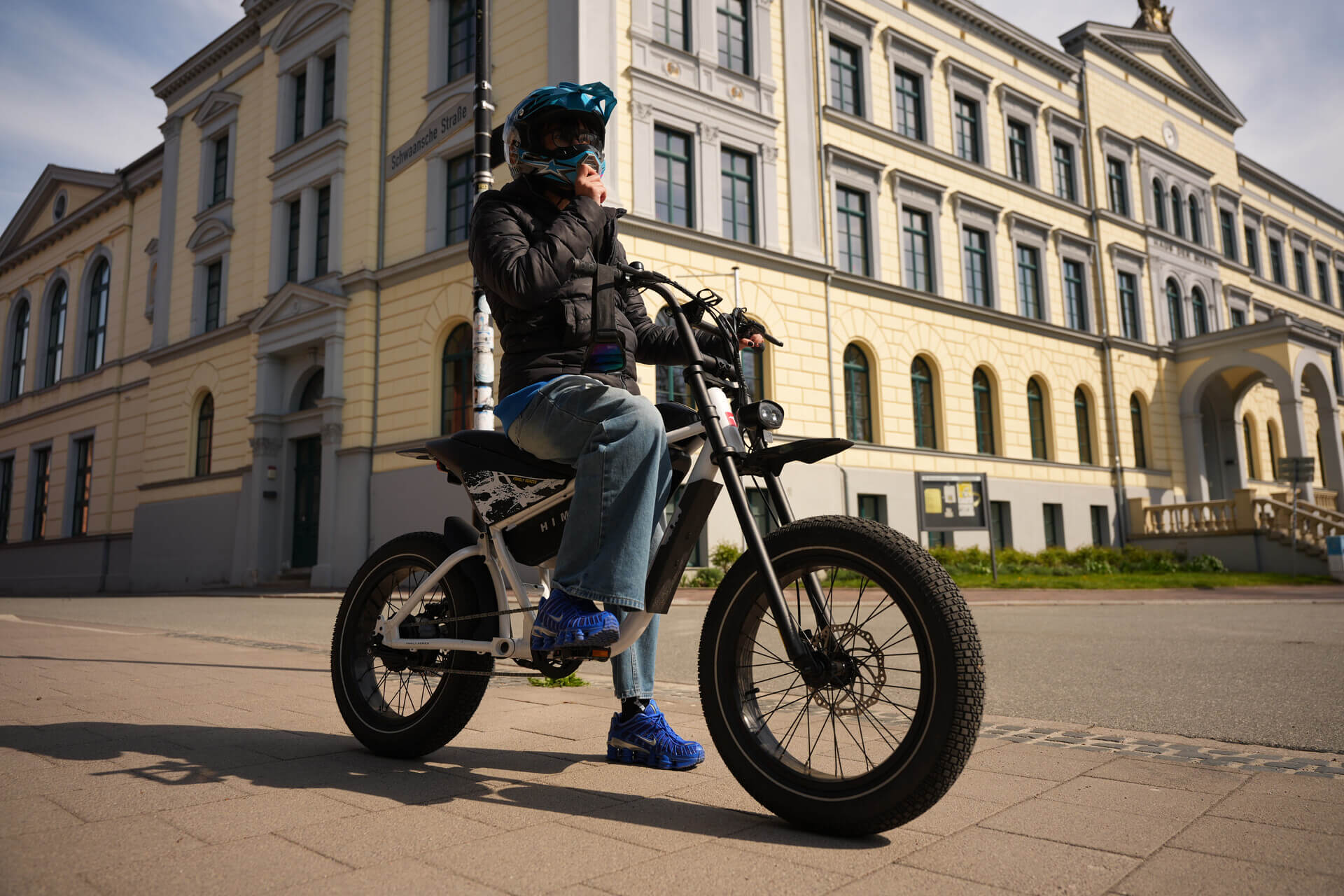 Vélo électrique de style cyclomoteur haut de gamme