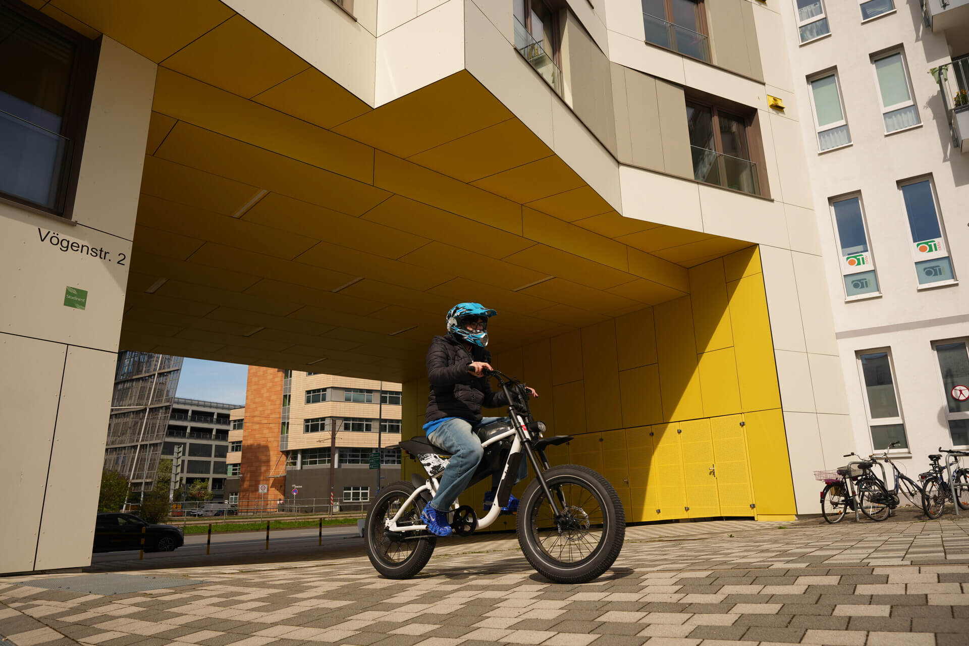 Vélo électrique de style cyclomoteur haut de gamme